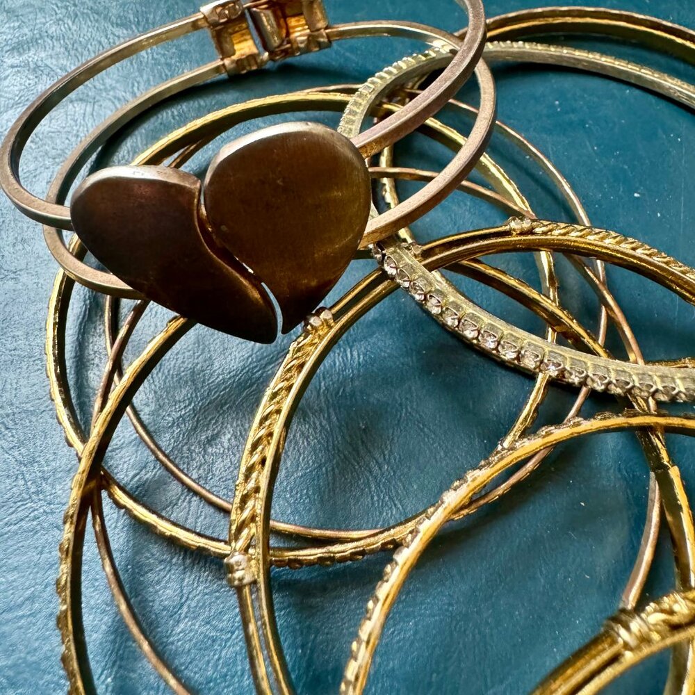 Set of 9 golden bangle bracelets + one - Picture 2 of 6